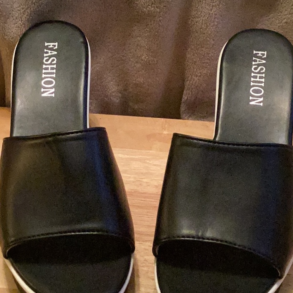 Black Women's Slide Sandals